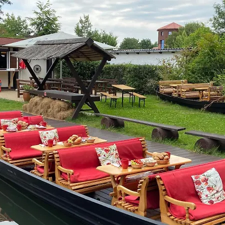 Bei Der Kahnfaehrfrau Mit Neuem Innenhof Garten *