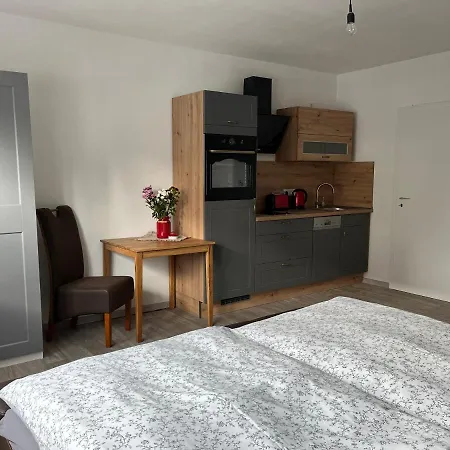 Bei Der Kahnfährfrau Mit Neuem Innenhof Garten