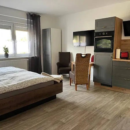 Bei Der Kahnfährfrau Mit Neuem Innenhof Garten