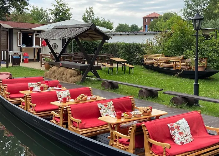 Bei Der Kahnfaehrfrau Mit Neuem Innenhof Garten *