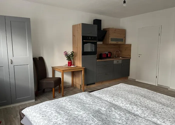 Bei Der Kahnfaehrfrau Mit Neuem Innenhof Garten